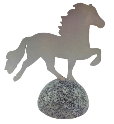 Dekoratives Pferd, Edelstahl auf poliertem Granitstein